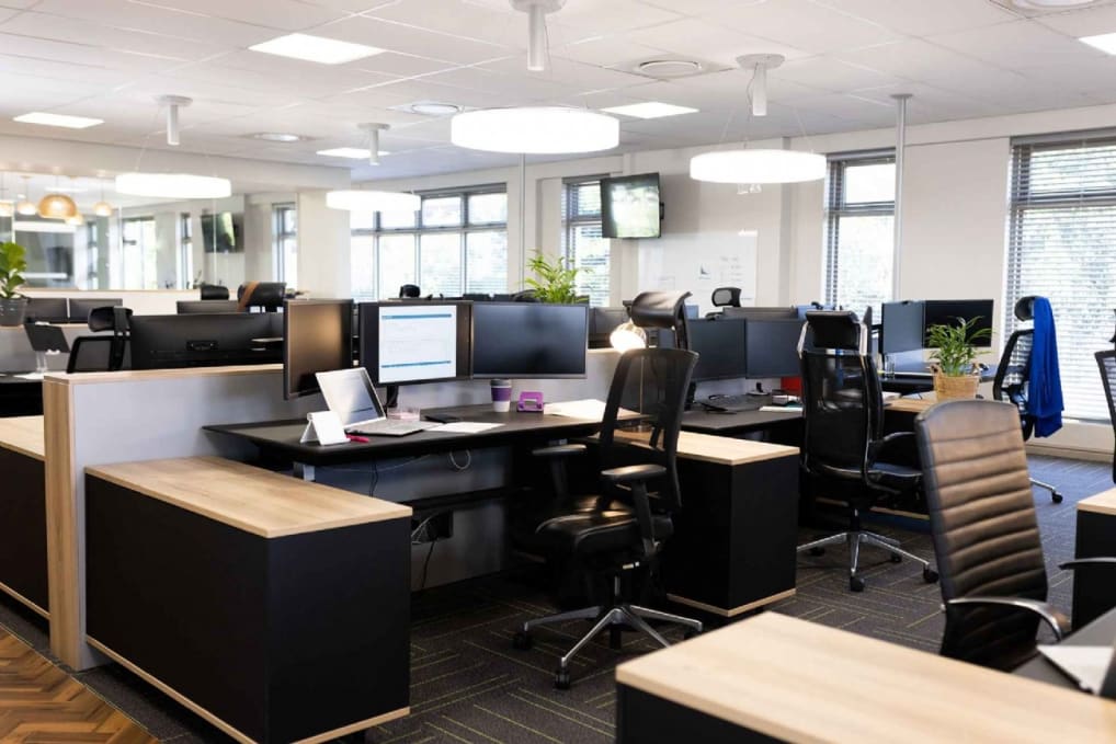 Bureaux vides, bilans sauvés : le pari gagnant du travail hybride !