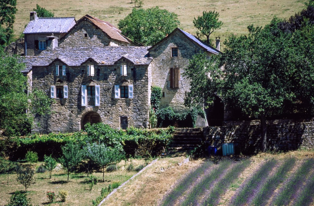 Pourquoi les Anglais vendent leur maison en France ?